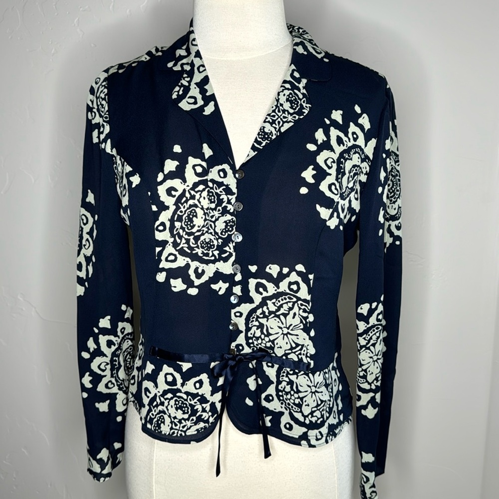 100% silk Talbots Petites Blue and cream Front button & Tie top Size 10